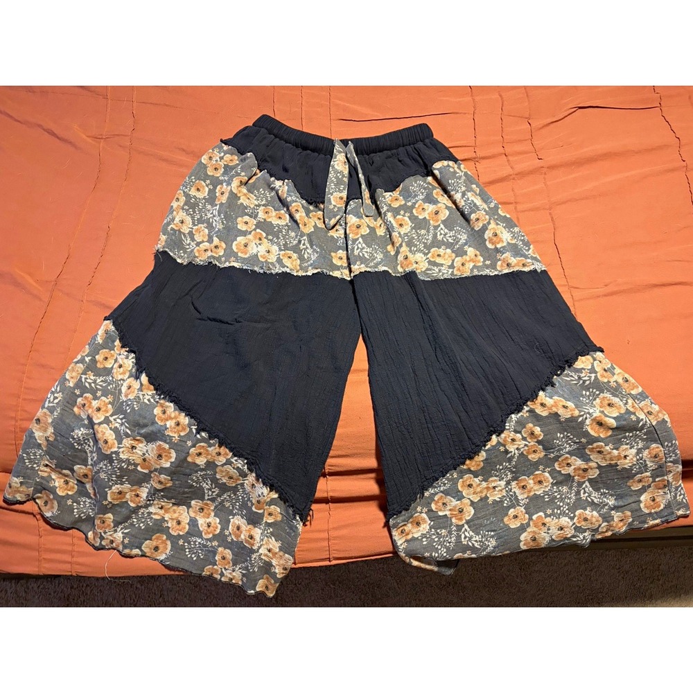 POL Women's M Floral Pull-On Shorts, Elastic Waist, Black/Blue/Beige